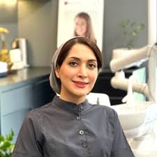 دکتر فائقه فاضلی متخصص ایمپلنت‌ دندان